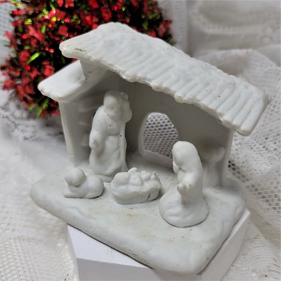 White Ceramic Nativity Scene Small Baby Jesus Mary Joseph - Picture 2 of 8